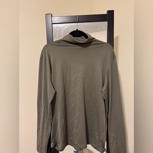 Size L men’s turtleneck